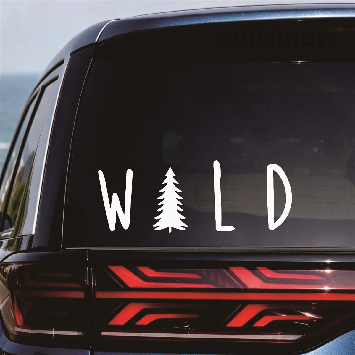 Outdoor Adventure Words - สติกเกอร์ไวนิลลายต้นสนป่า สำหรับติดรถยนต์ ตกแต่งหน้าต่าง กันน้ำ เหมาะสำหรับการตั้งแคมป์ผจญภัยกลางแจ้ง ใช้ได้กับ